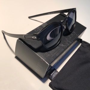LATCH matte black sunglasses with grey lenses